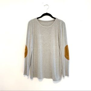 Women’s Long sleeve gray shirt with shoulder patch